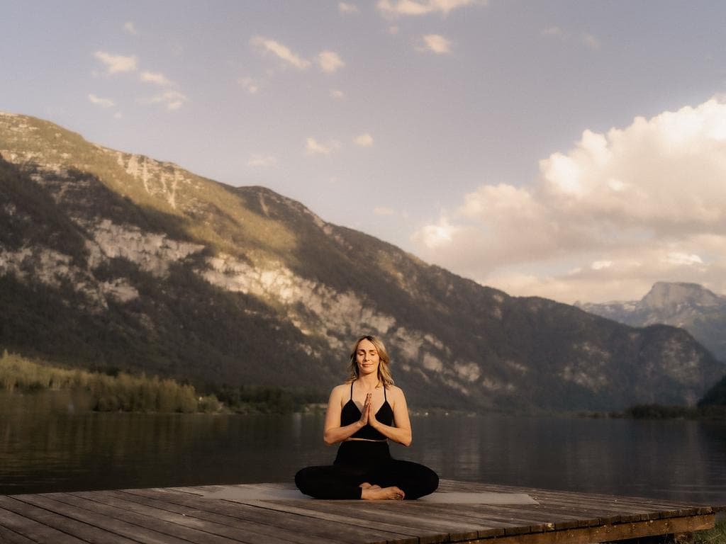 Morgen-Yoga am See