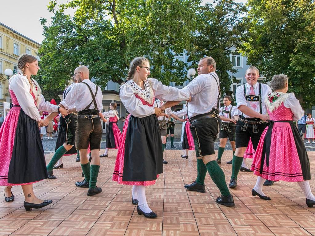 Stefanitanz des Trachtenvereins D'Ischler mit der Pernecker Klarinettenmusi