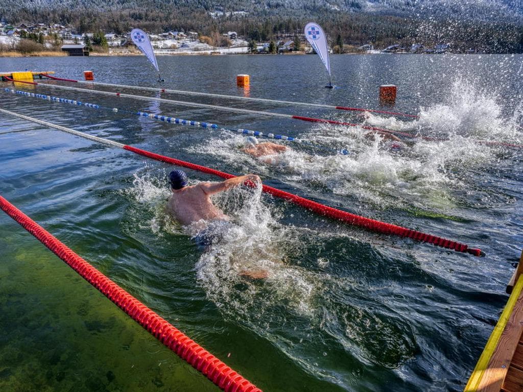 Das Goiserer Eisschwimmen für Einheimische