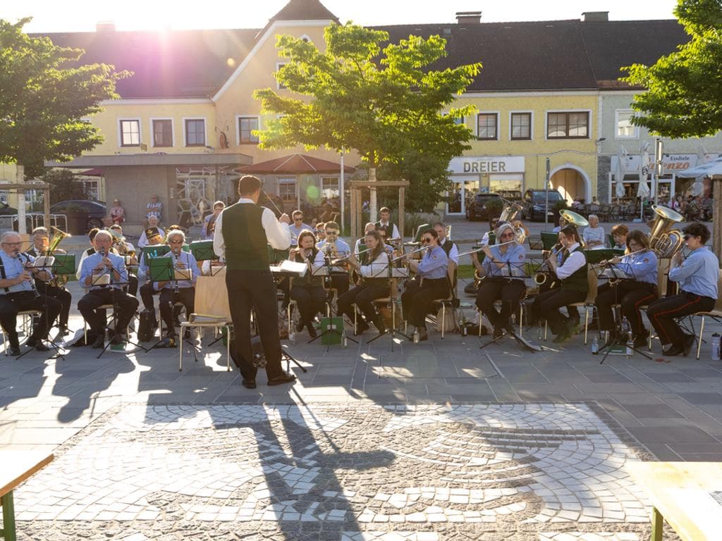 Platzkonzert am Rathausplatz