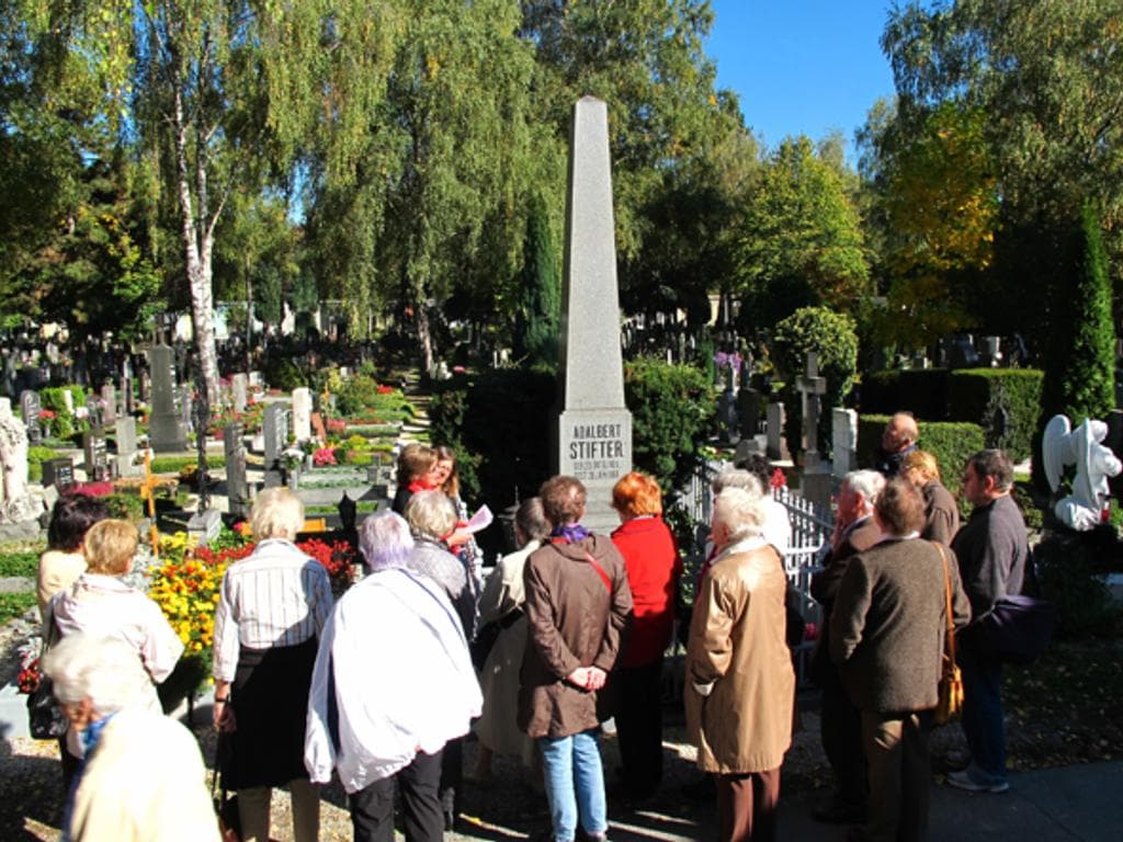 Lebendige Frauengeschichten am St. Barbarafriedhof