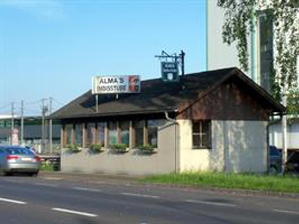 Almas Würstelstand