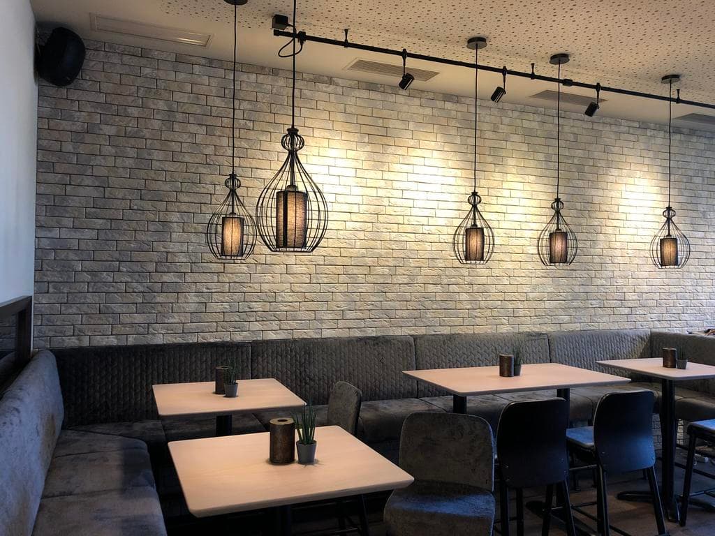 Sam`s Cafe - Restaurant - Bar