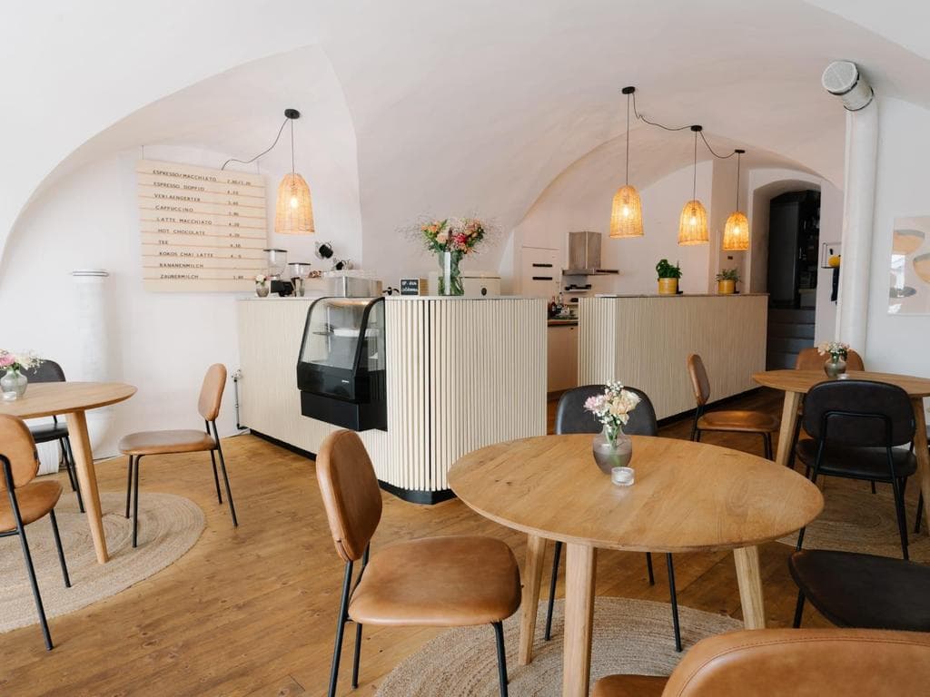 Piu-Ma Café & Bistro