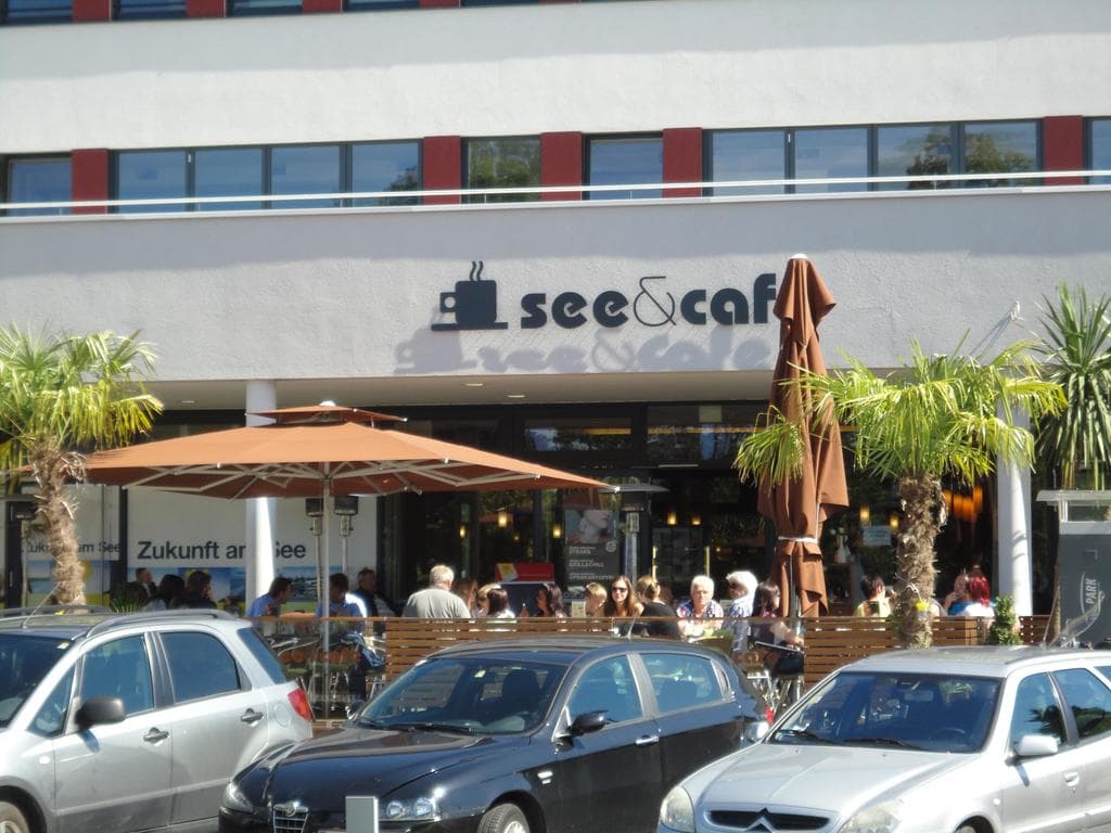 See & Café
